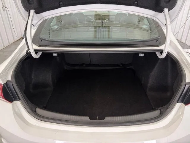 Used 2021 White Chevrolet LT image 12