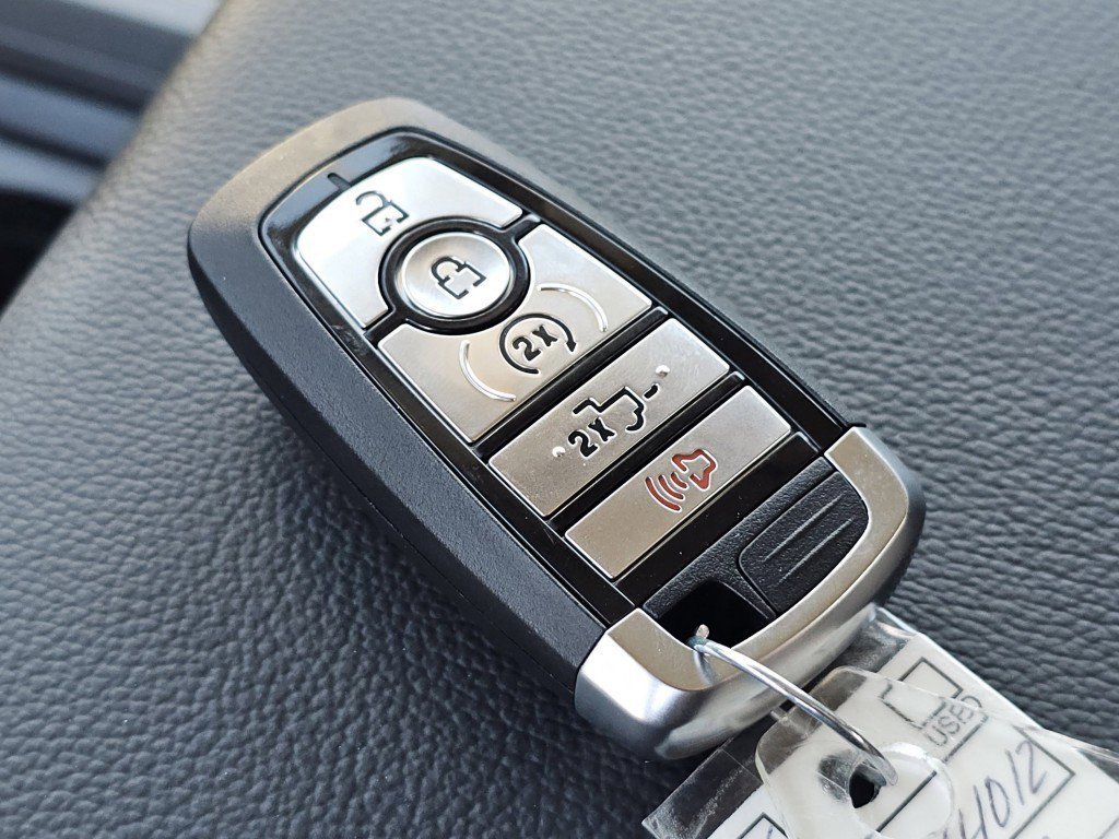 New 2026 Oxford White Ford LARIAT image 38
