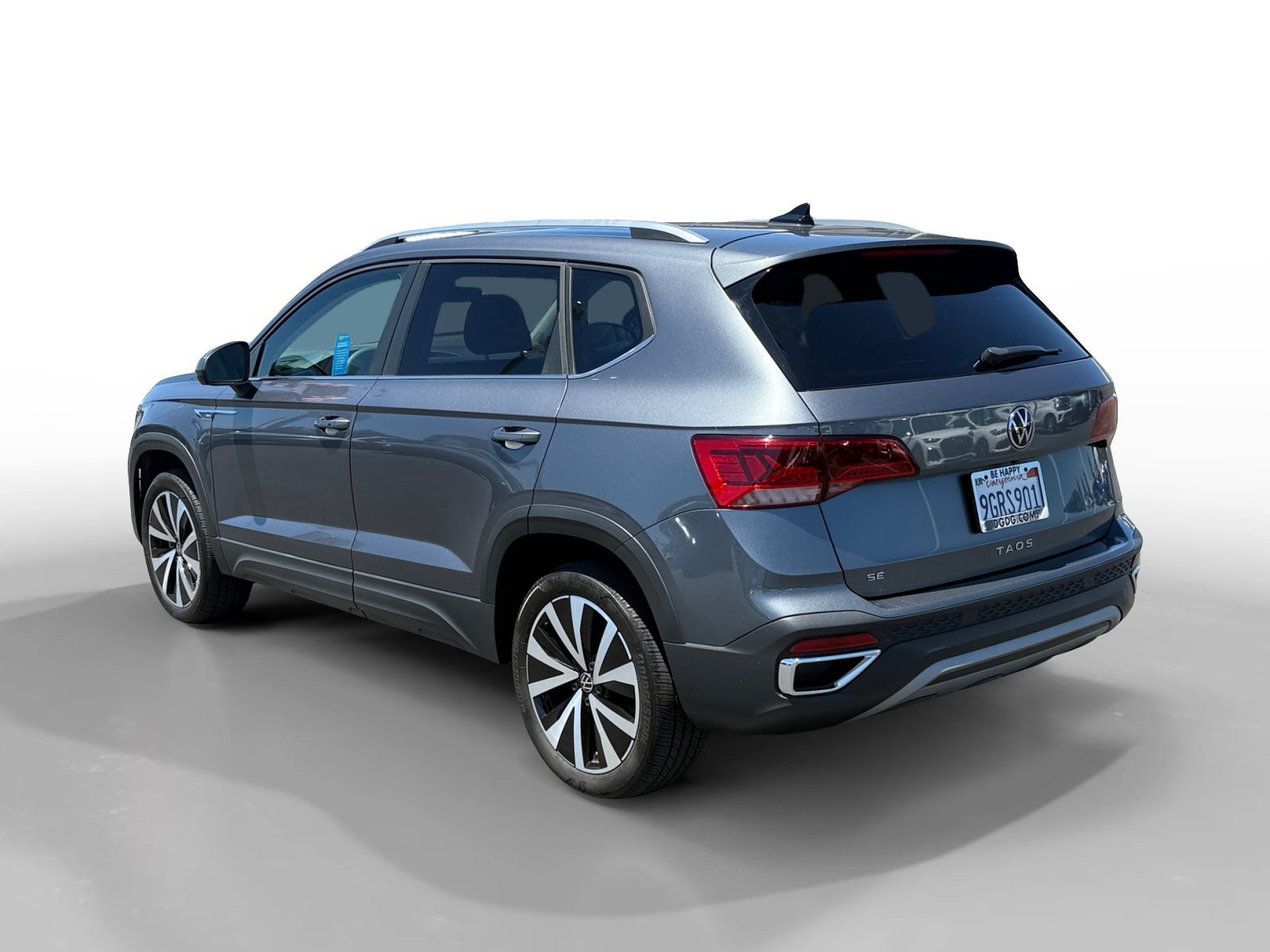 Certified Used 2023 Platinum Gray Metallic Volkswagen 1.5T SE image 3