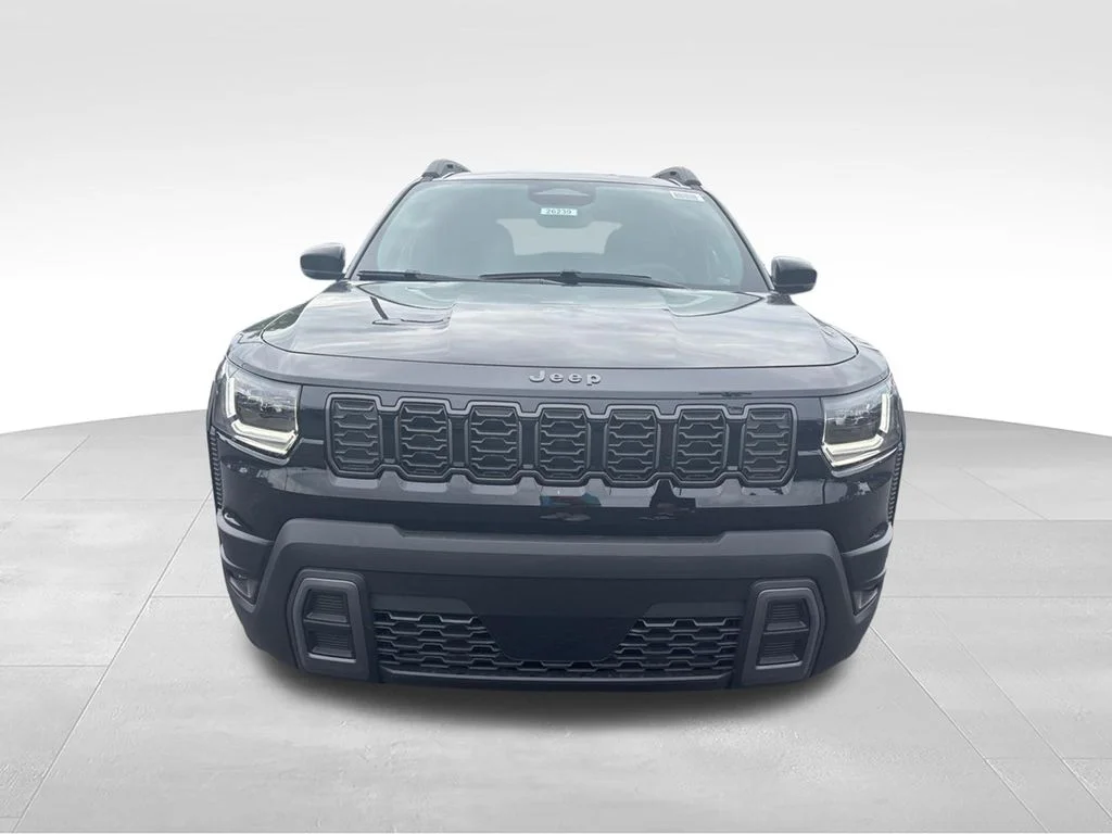 New 2026 Diamond Black Crystal Pearl-Coat Exterior Paint Jeep Limited image 8