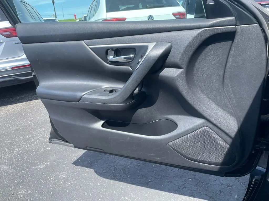 Used 2017 Super Black Clearcoat Nissan 2.5 SV image 46