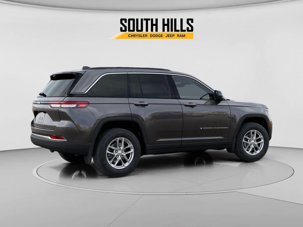 New 2025 Gray Jeep Laredo X image 4