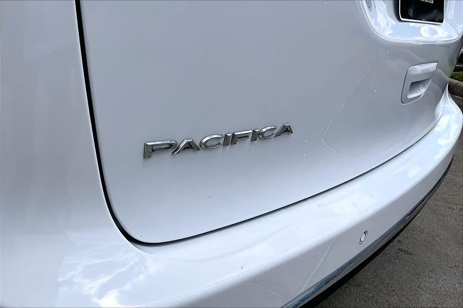 Used 2024 Bright White Clearcoat Chrysler Touring L image 28