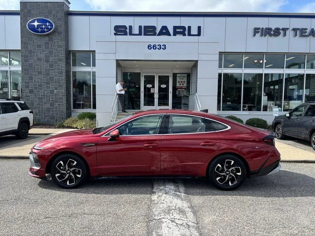 Used 2024 Red Hyundai SEL image 3