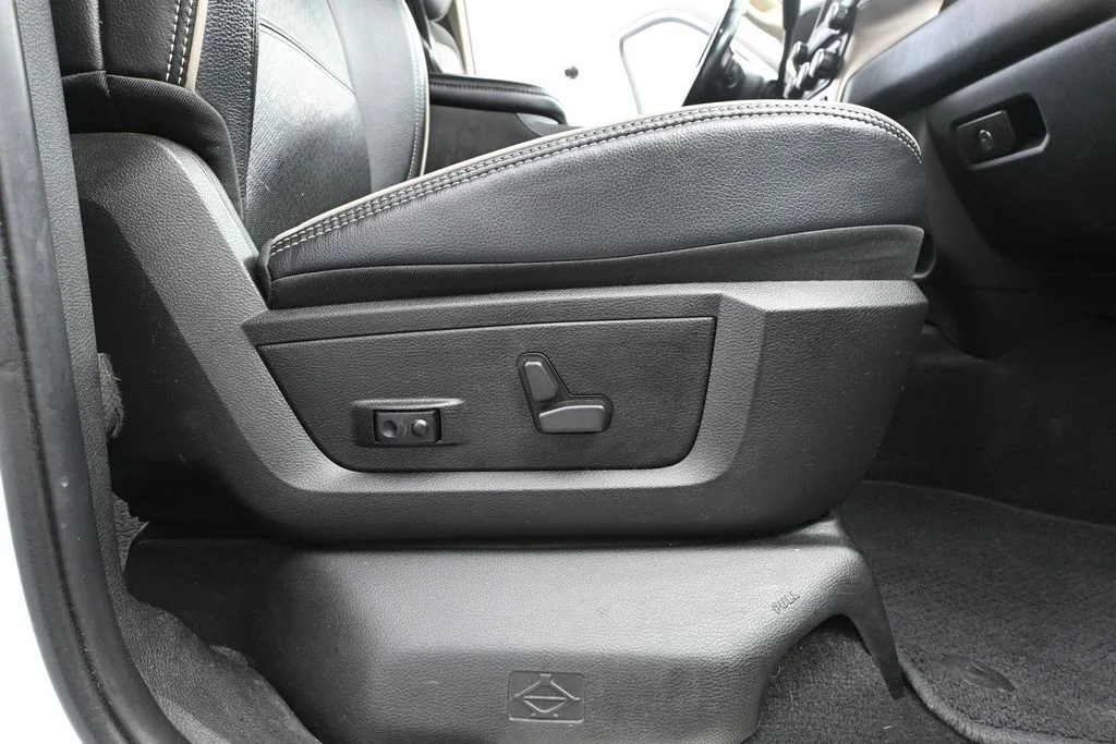Used 2022 White Ram Laramie image 46