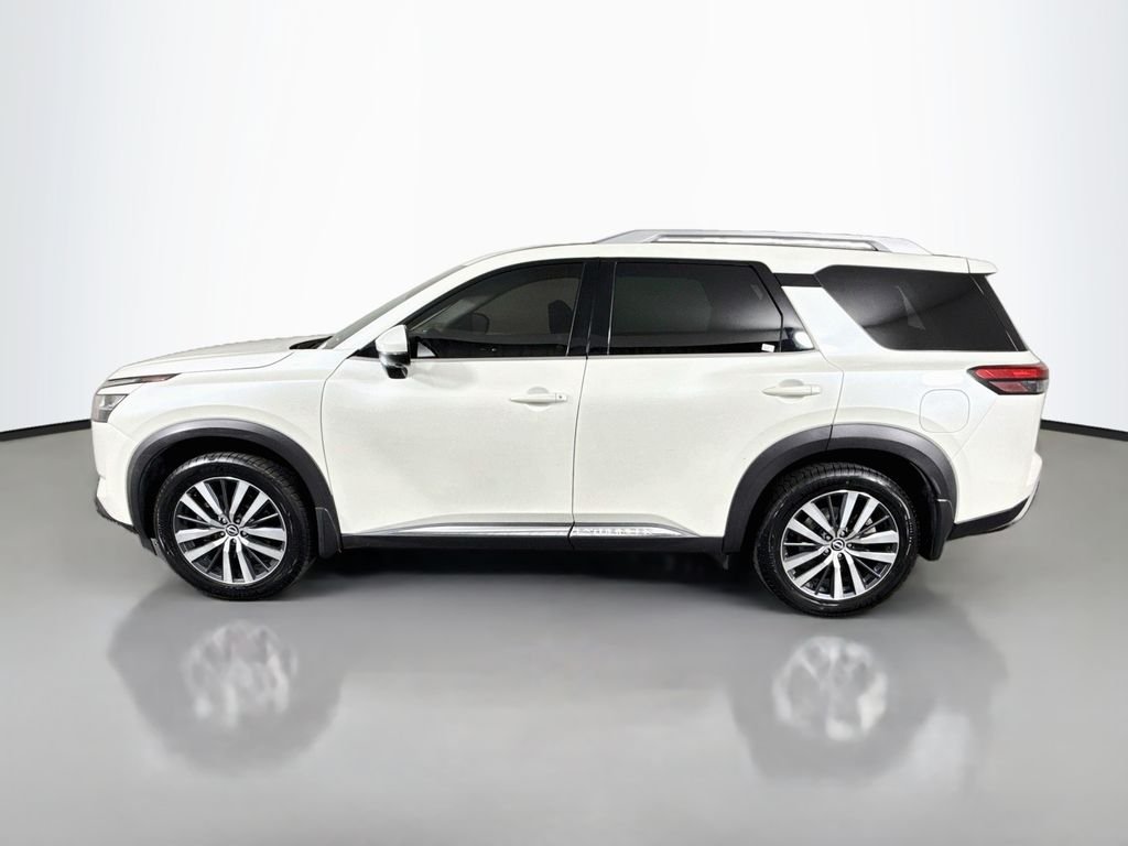 Used 2022 White Nissan Platinum image 4