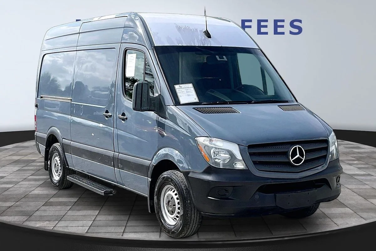 Used 2018  Mercedes-Benz Standard Roof V6 image 3