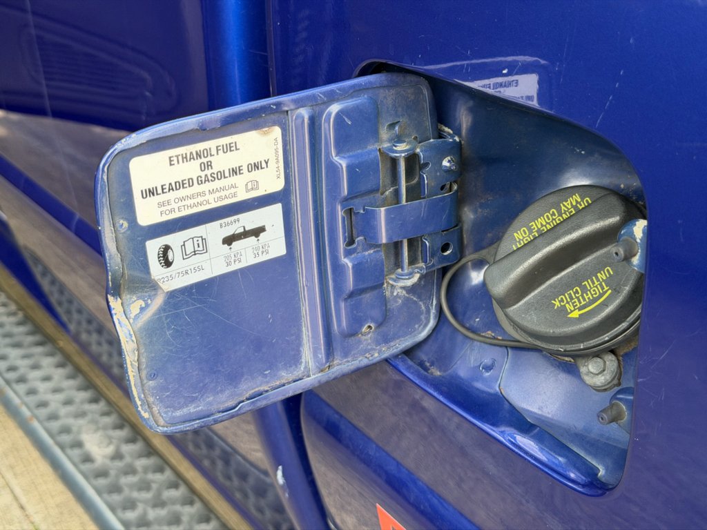 Used 2003 Blue Ford  image 28