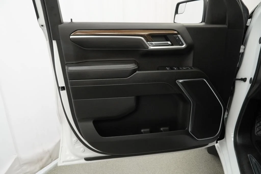 Used 2024 Summit White Chevrolet LT (2FL) image 23