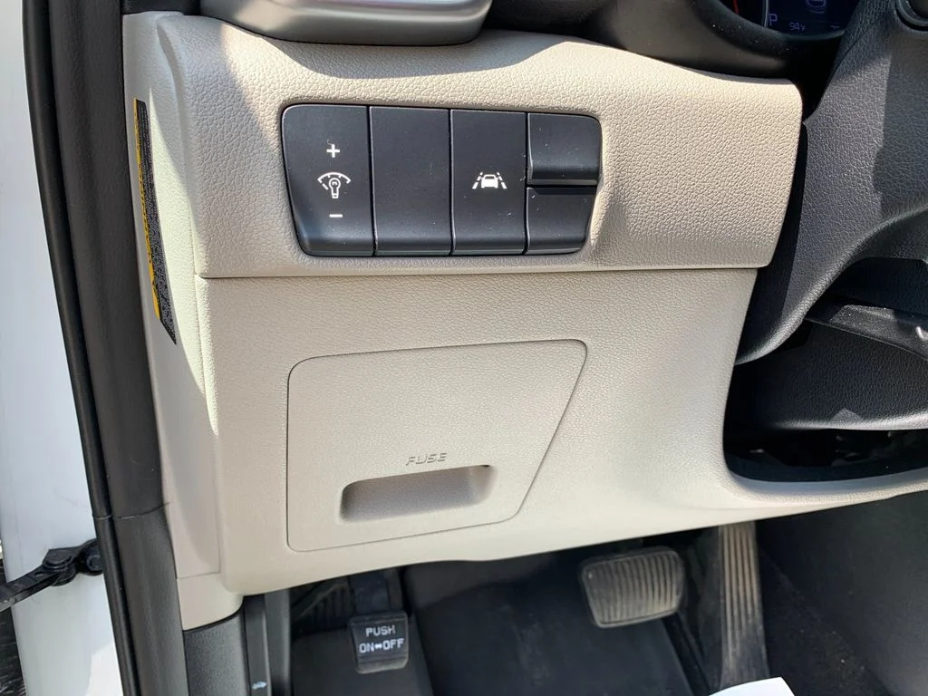 Used 2022 White Kia LX image 30