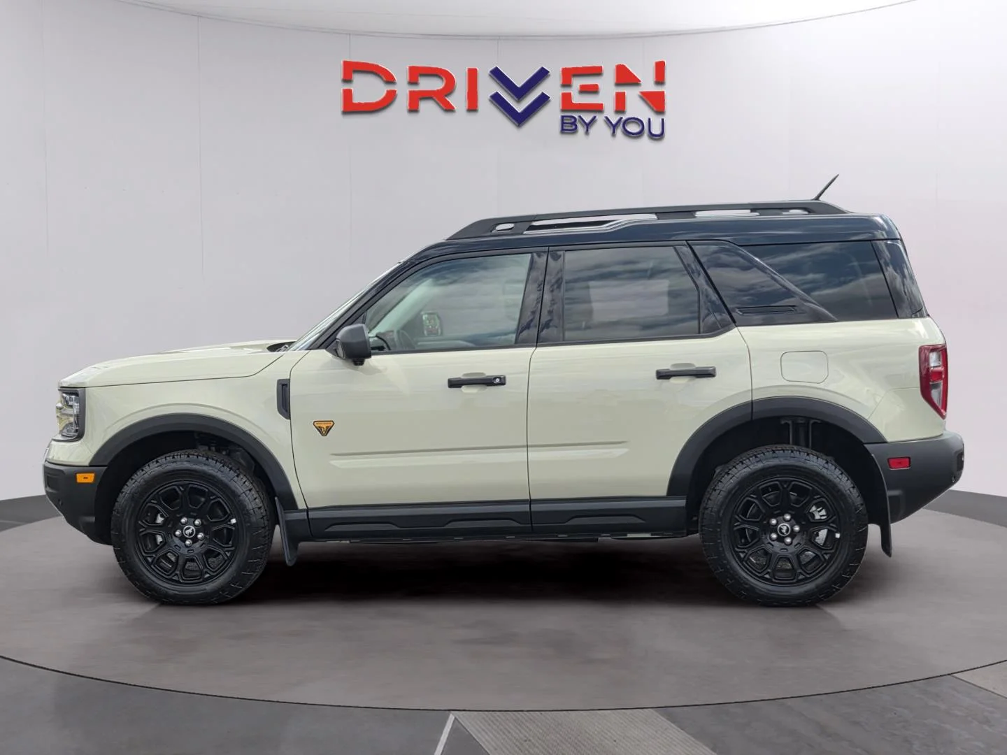 Used 2025 Desert Sand Ford Badlands image 2