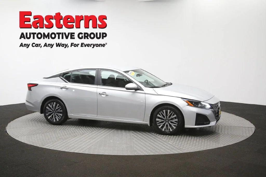 Used 2023 Silver Nissan 2.5 SV image 47