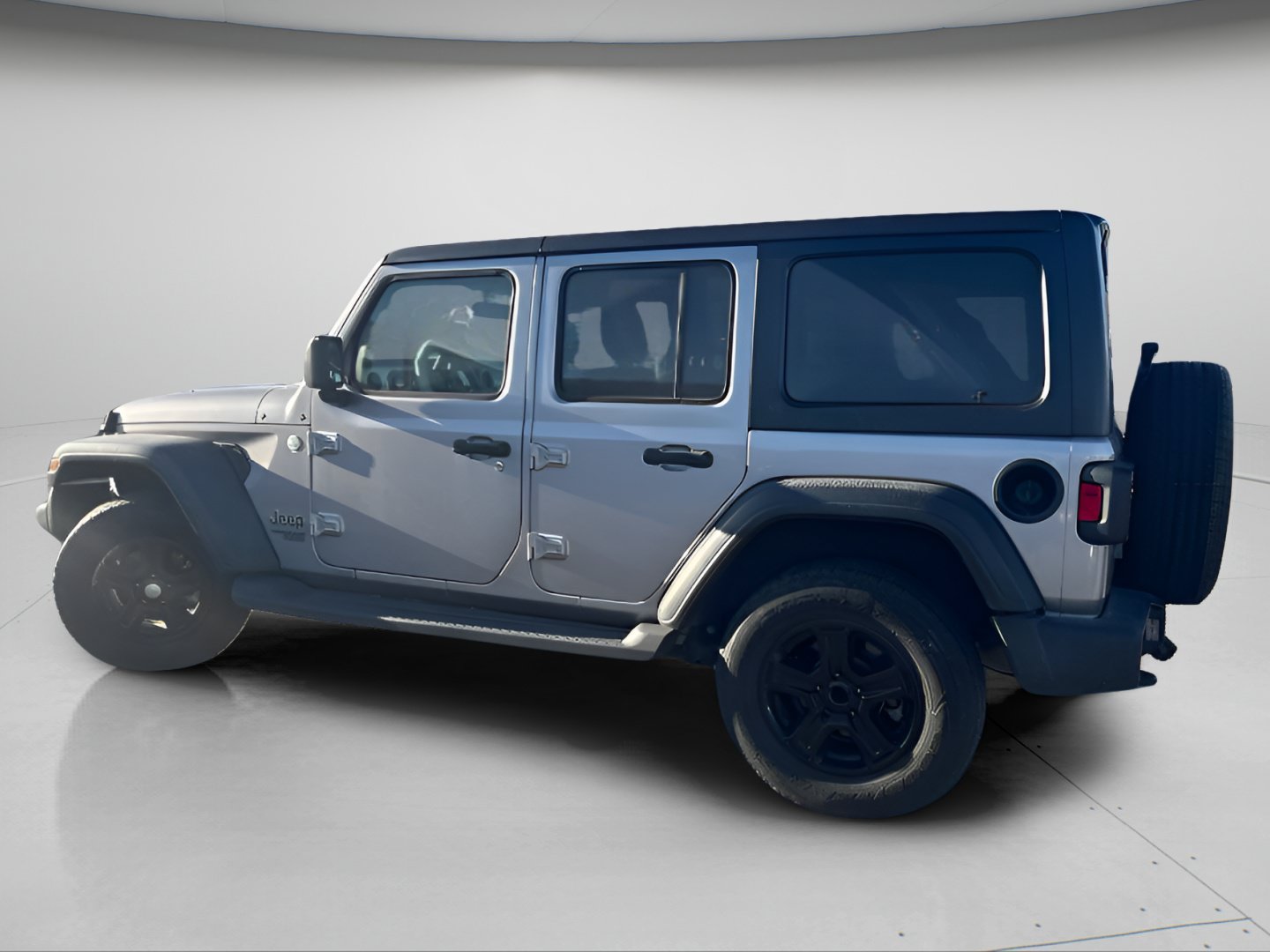 Used 2018 Billet Silver Metallic Clearcoat Jeep Unlimited Sport S image 9
