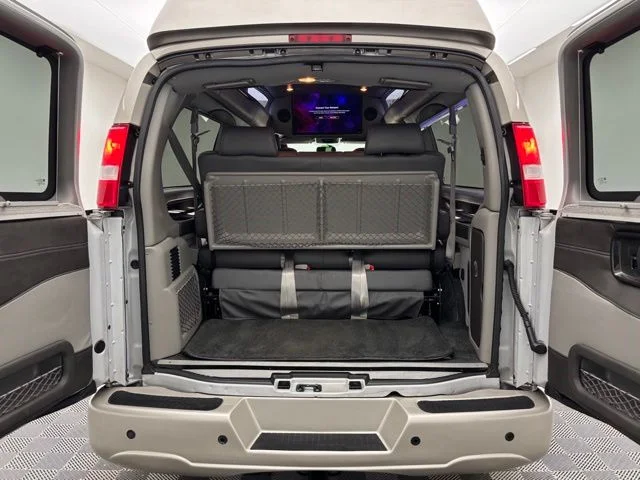 2022 Chevrolet Express Cargo Work Van - Photo 10