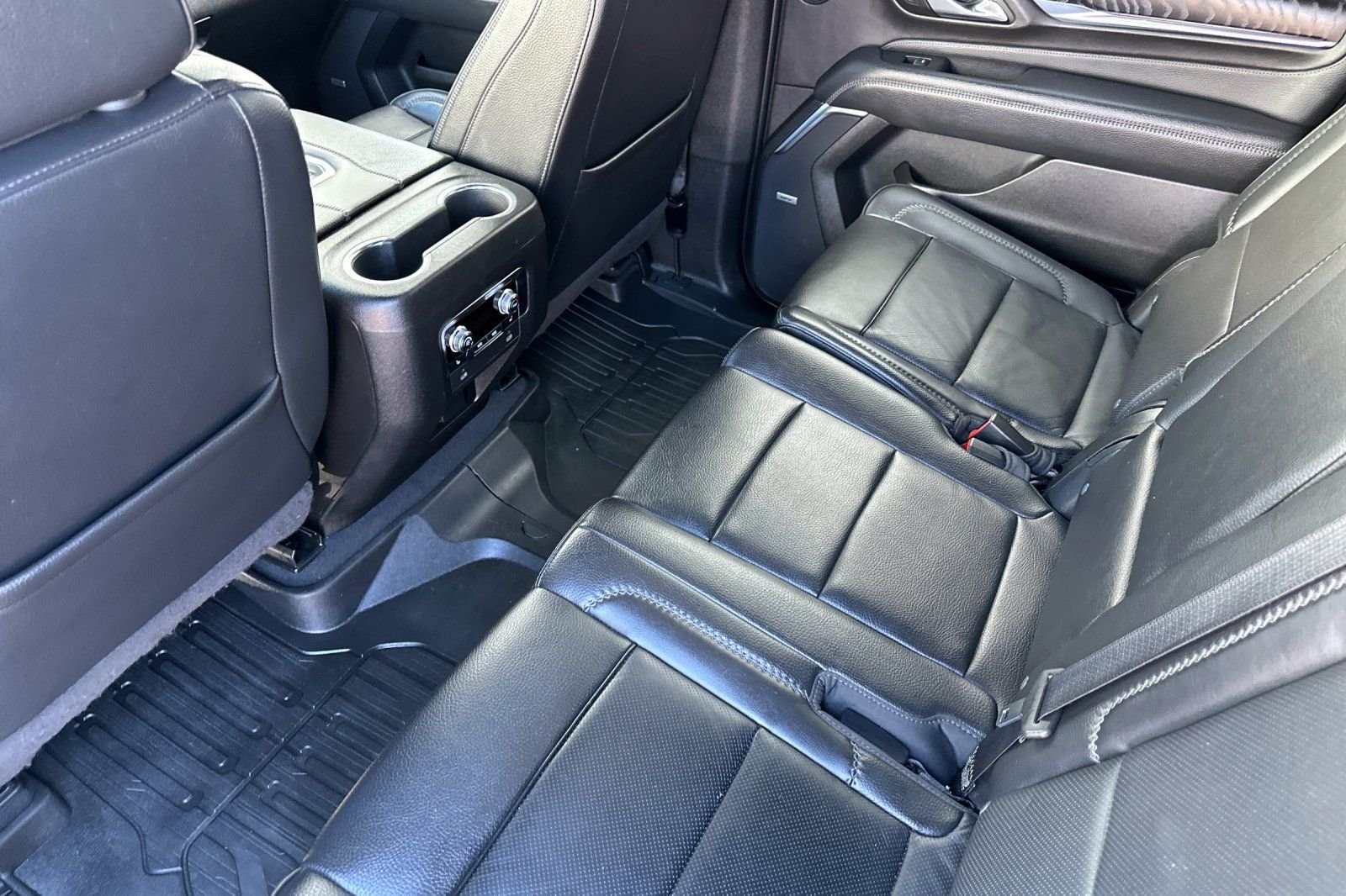 2024 GMC Yukon XL Denali - Photo 12