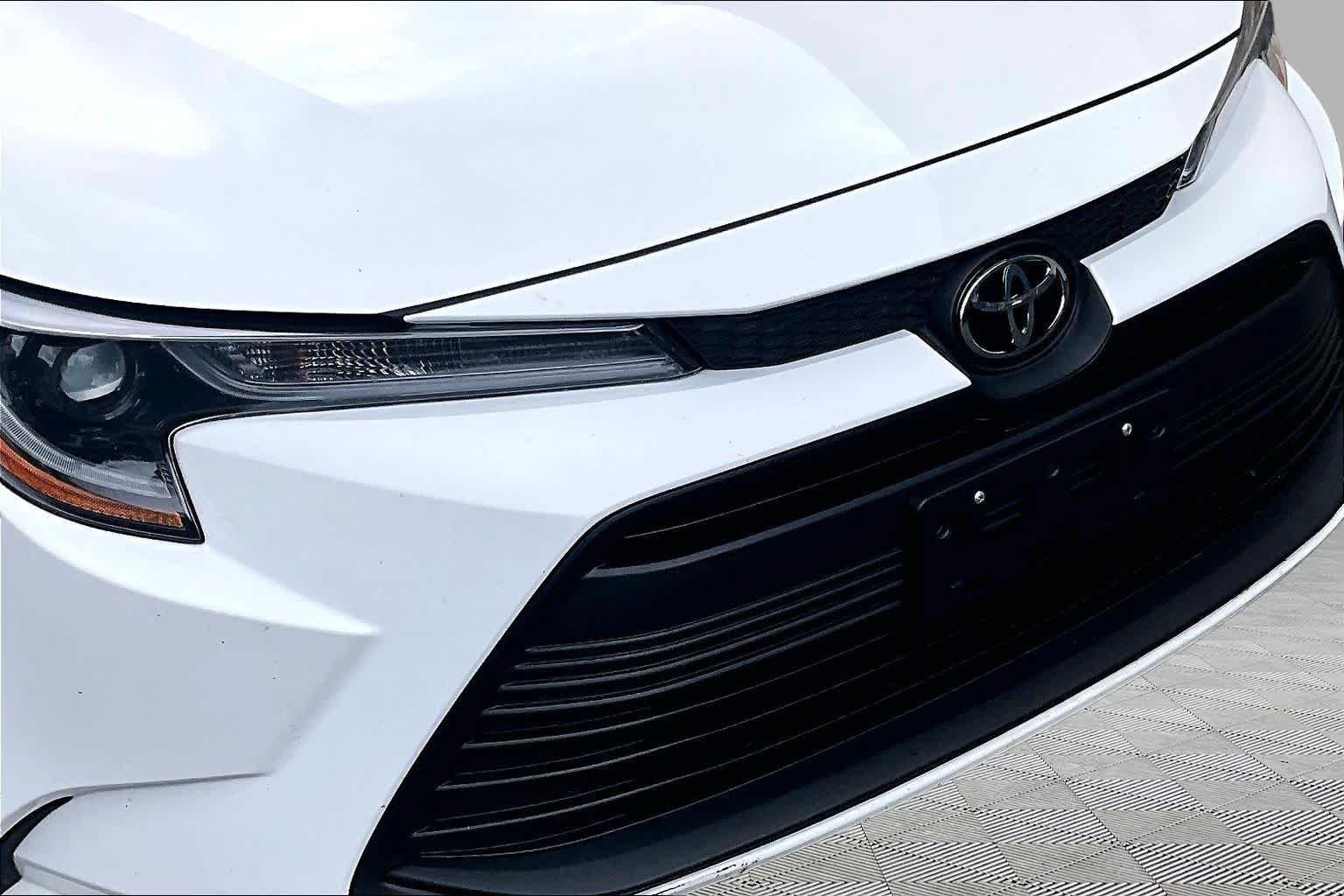 Used 2024 Ice Cap Toyota LE image 30