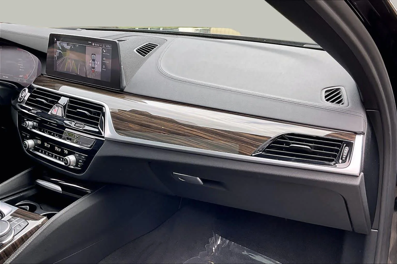 Used 2020 Black Sapphire Metallic BMW 530i xDrive image 18