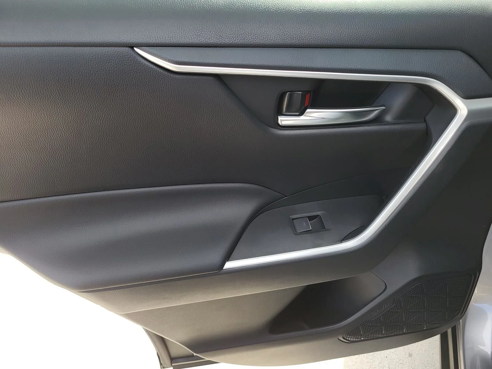 Used 2024 Silver Toyota XLE Premium image 14