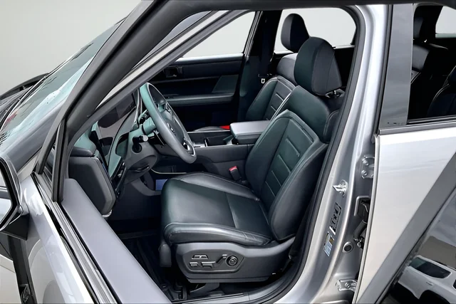 Used 2025 Silver Hyundai Calligraphy image 18