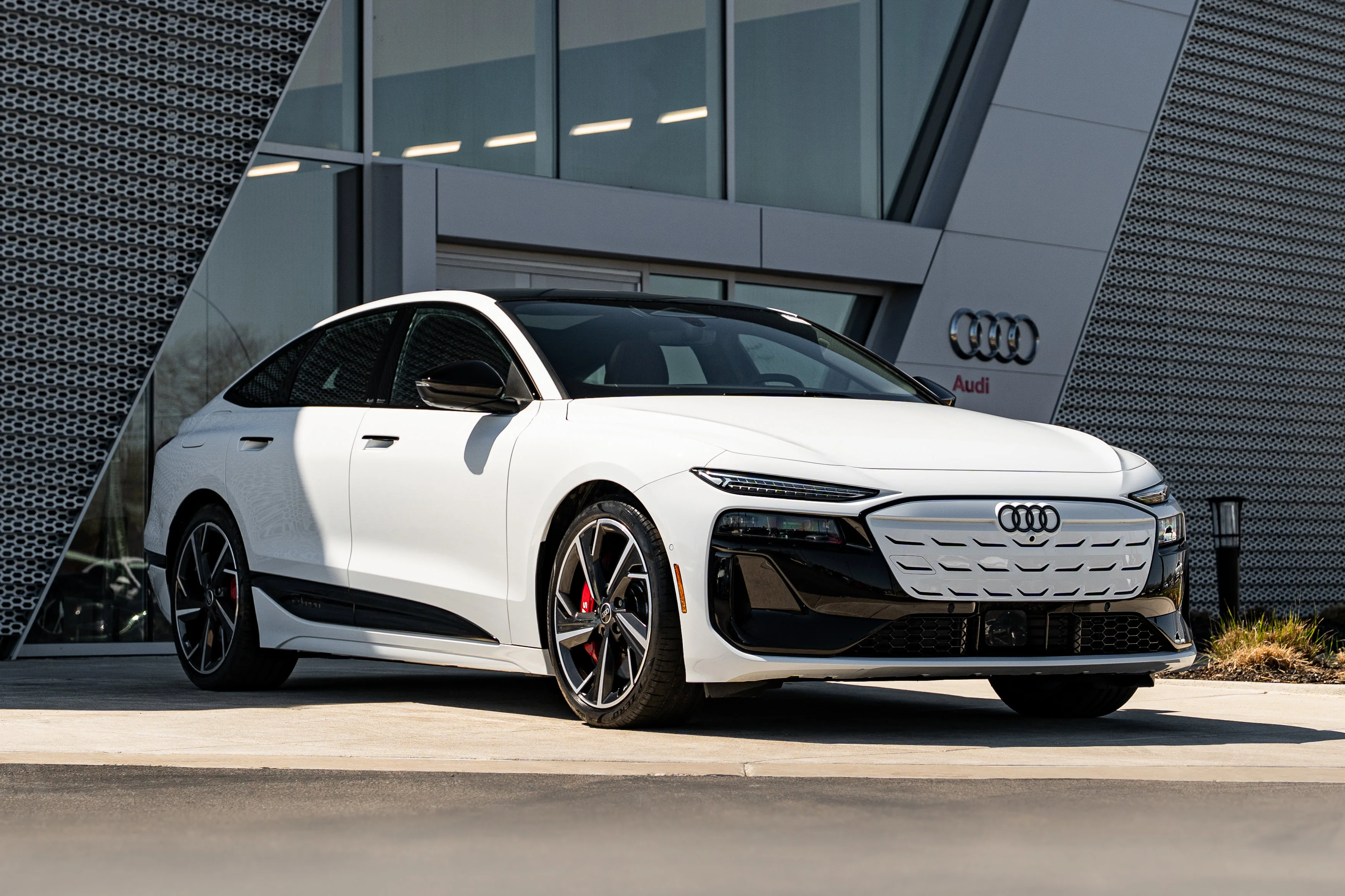 2025 Audi S6 e-tron Prestige quattro's photo