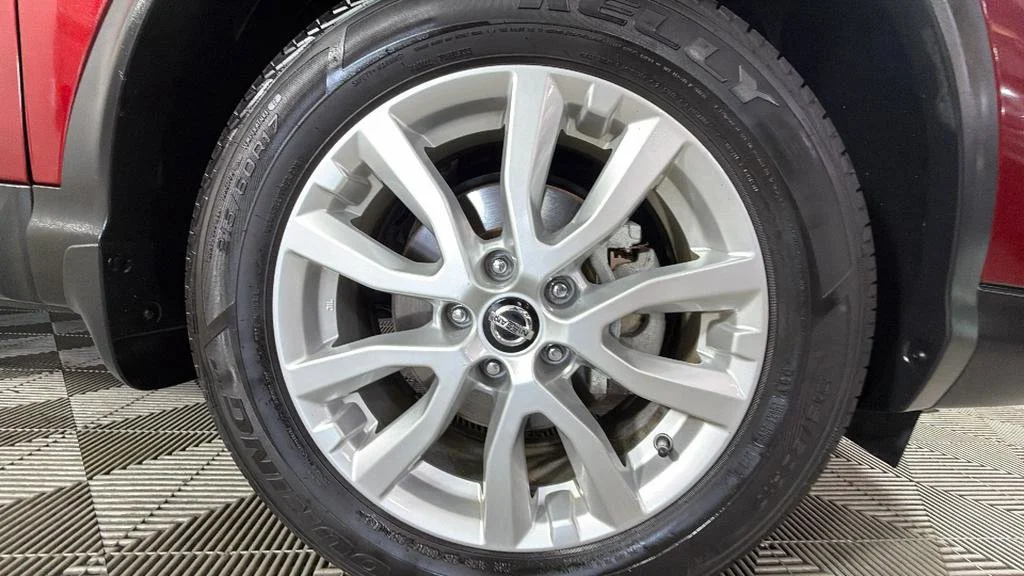 Used 2022 Red Nissan SV AWD Xtronic CVT image 36