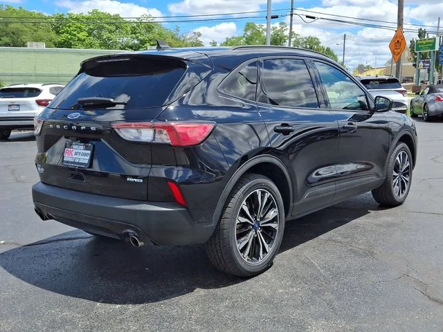 Used 2022 Black Ford SE image 7