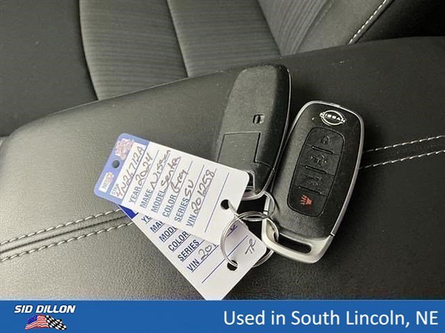 Used 2024 Gray Nissan SV image 8