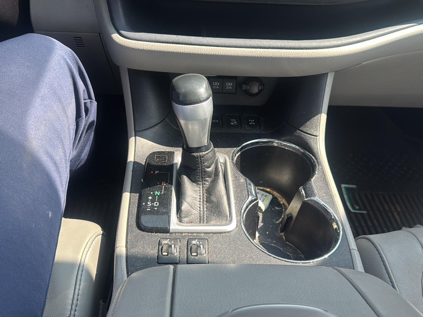 Used 2018 Predawn Gray Mica Toyota XLE image 10