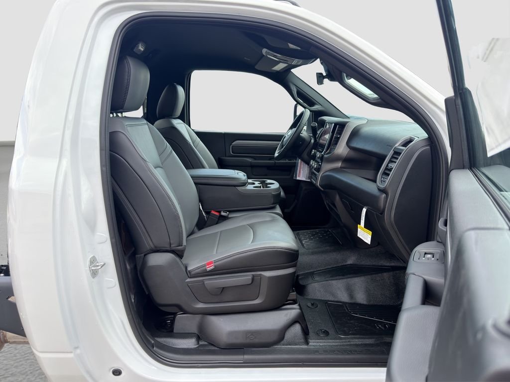 New 2026 Bright White Clearcoat RAM Tradesman image 33