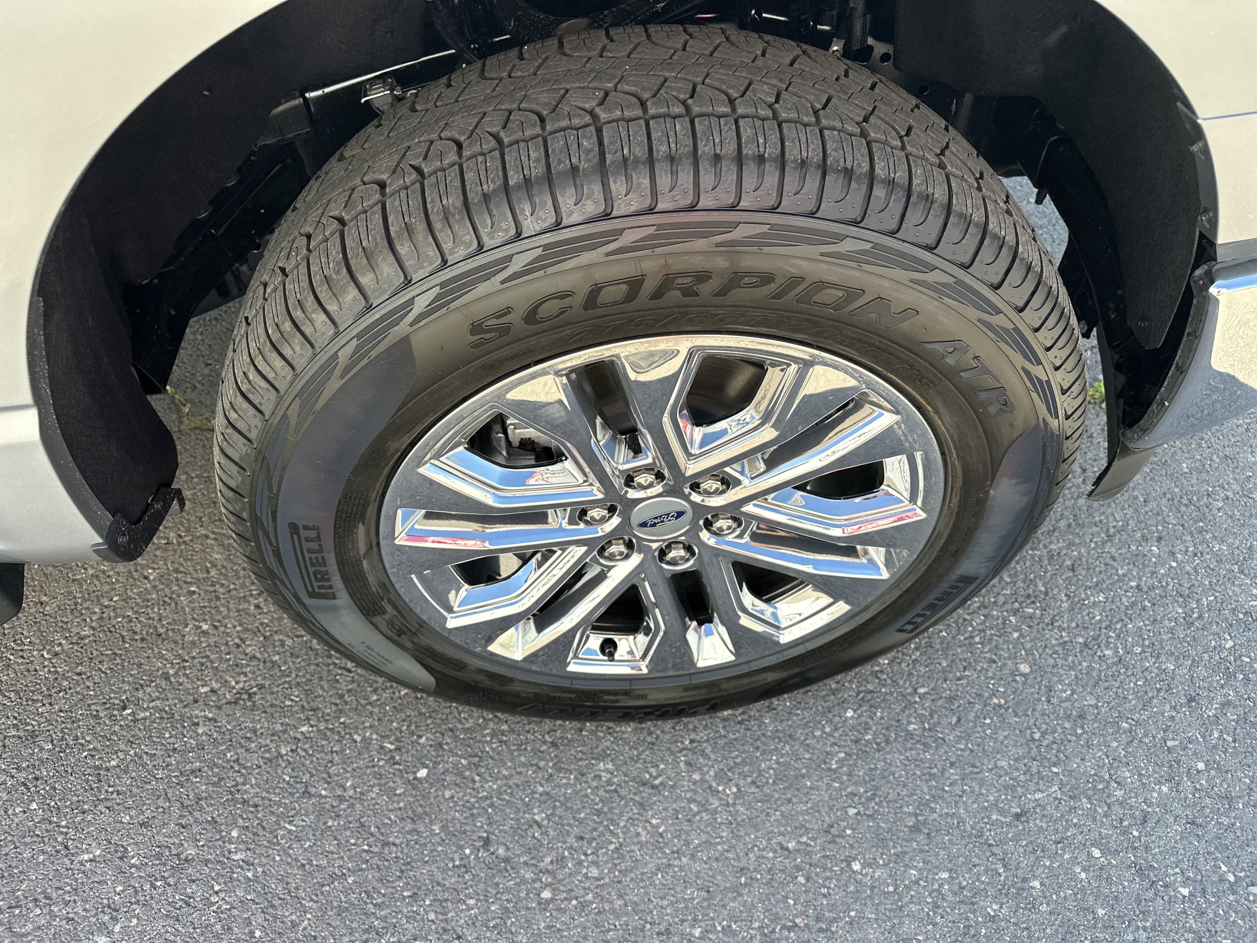 New 2026 Iconic Silver Metallic Ford XLT image 9