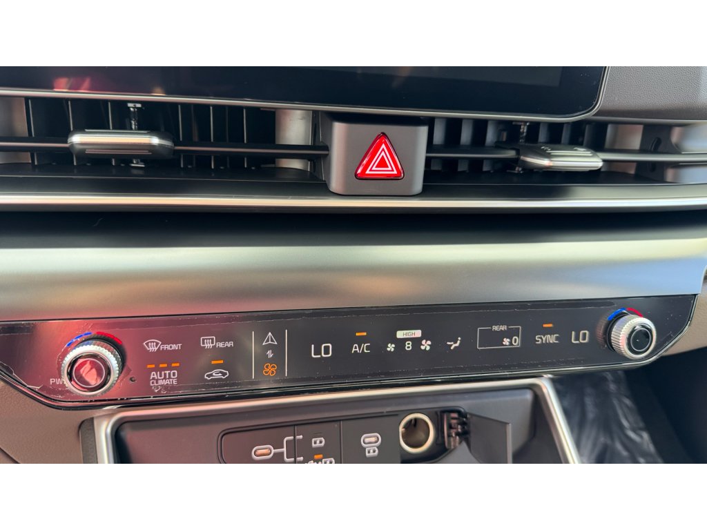 New 2027 Ceramic Silver Kia LXS image 18