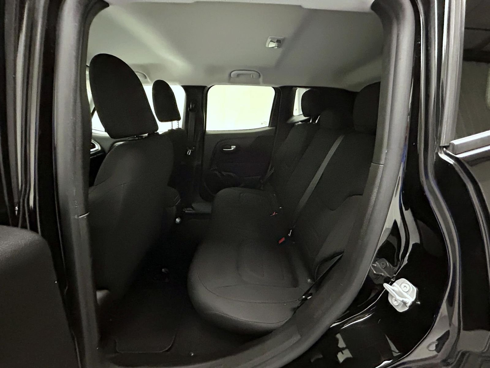 Used 2020 Black Jeep Latitude image 19