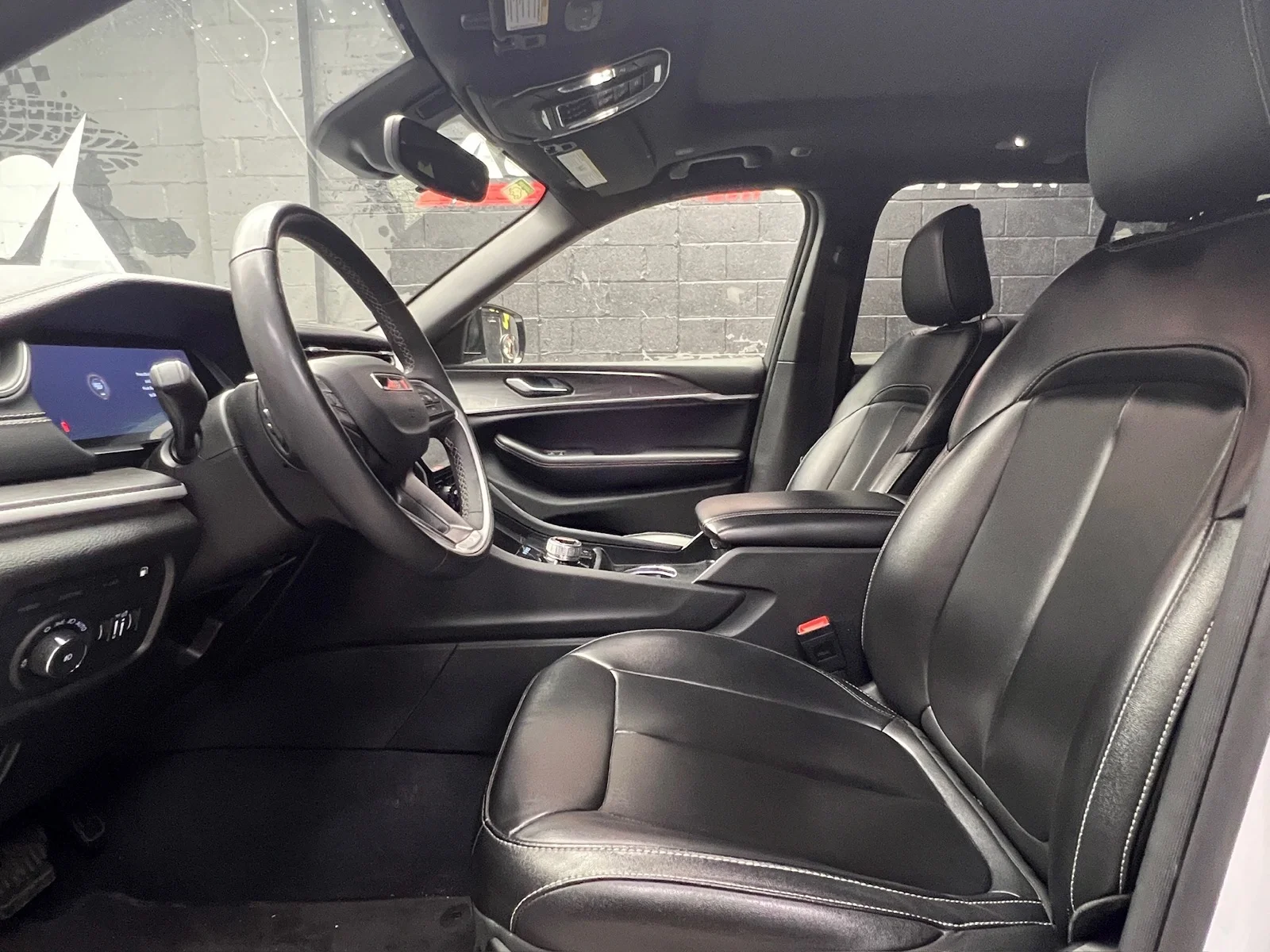 Used 2024 Bright White Clear Coat (pw7) Jeep 4xe image 8
