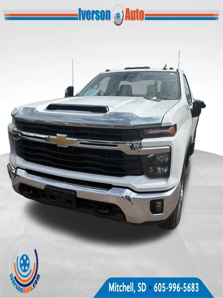 Used 2024 White Chevrolet LT image 3