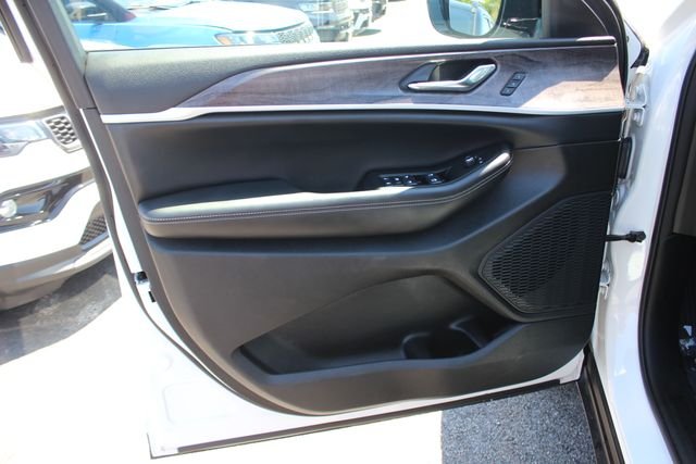 Used 2024 White Jeep Limited image 22