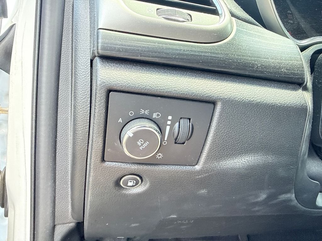 Used 2021 White Jeep Laredo E image 10
