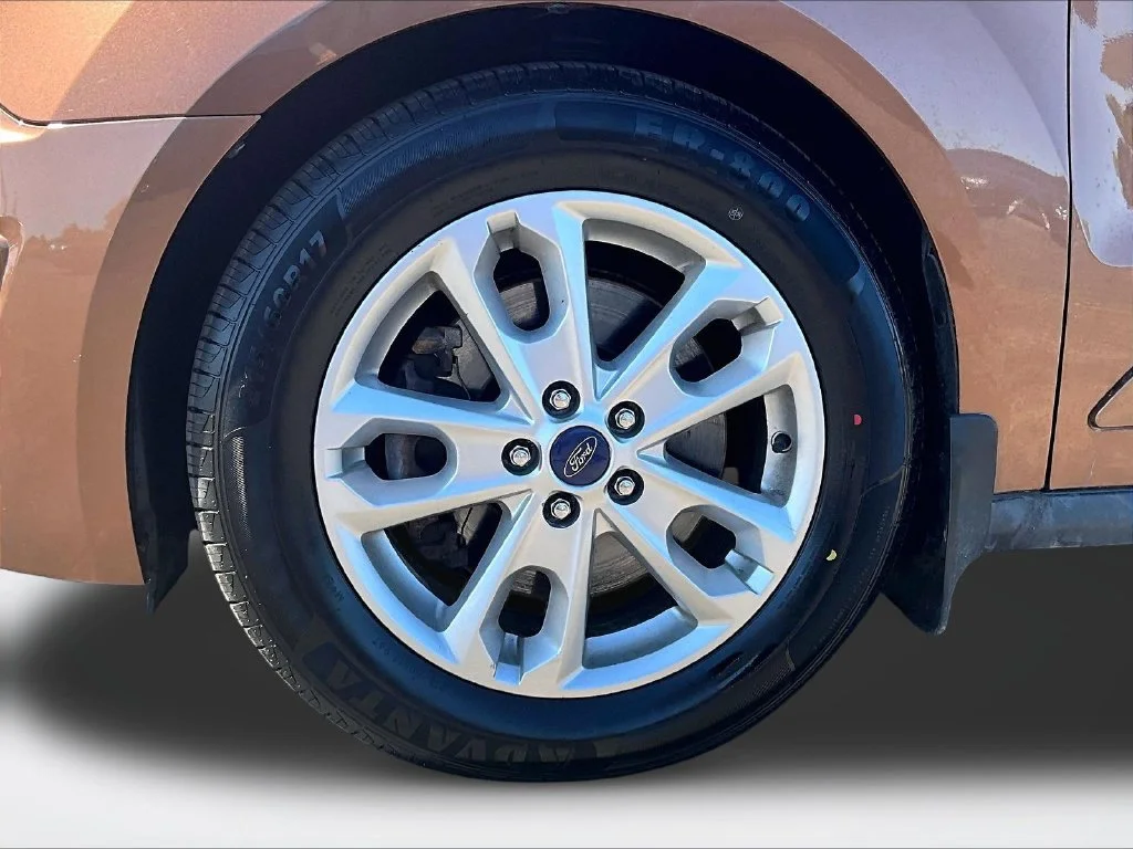 Used 2014  Ford Titanium image 9