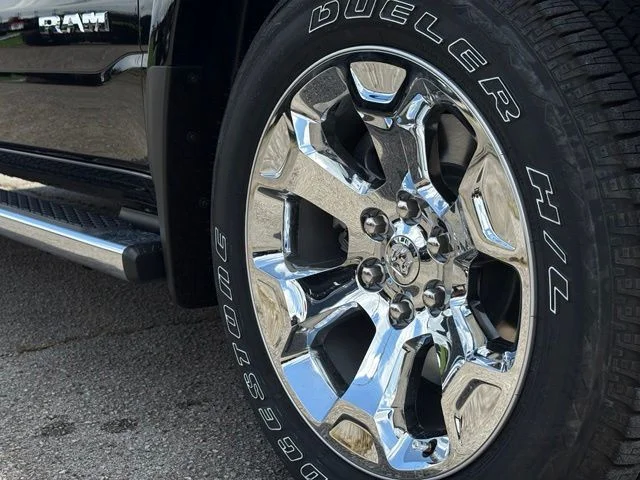 New 2026 Diamond Black Crystal Pearl-Coat Exterior Paint RAM Big Horn/Lone Star image 17