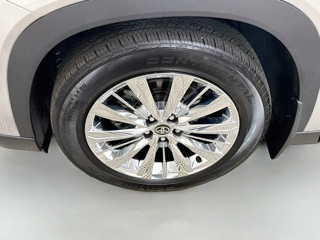 Used 2024 Silver Toyota Platinum image 33