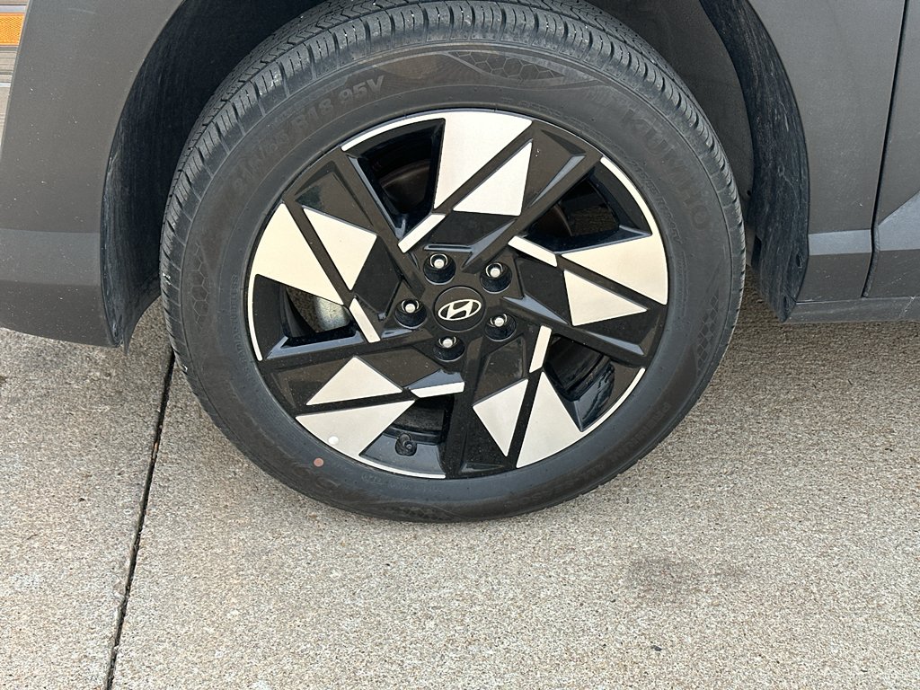Used 2025 Cyber Gray Metallic Hyundai SEL image 3