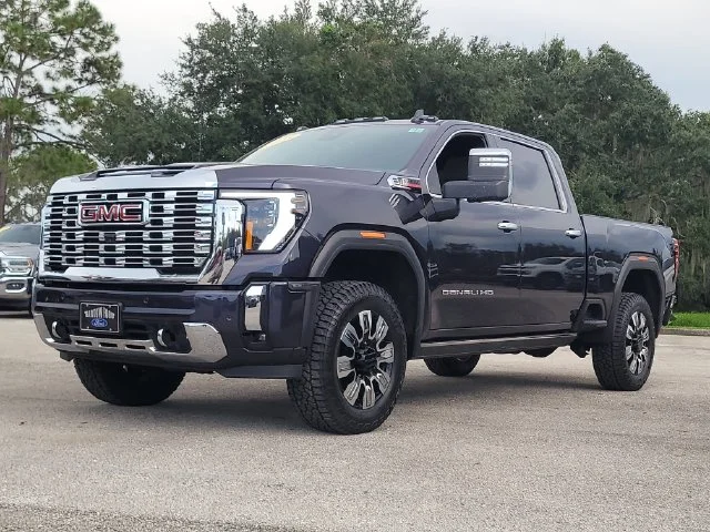 Used 2025 Silver GMC Denali image 34