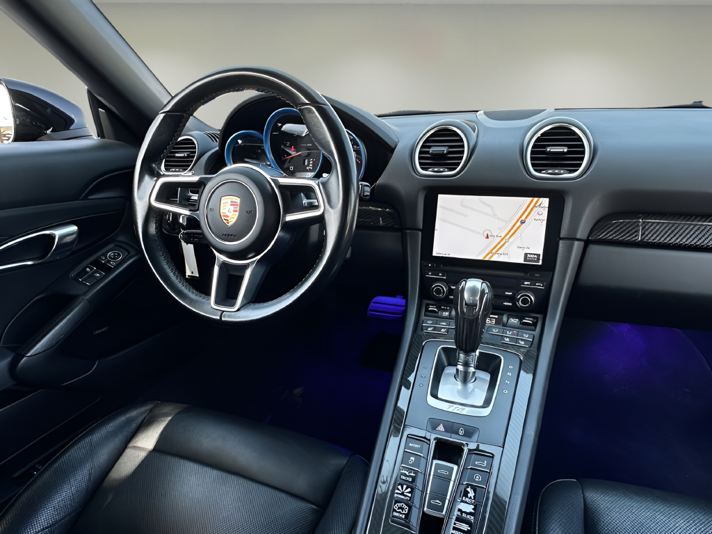 Used 2017  Porsche Base image 7