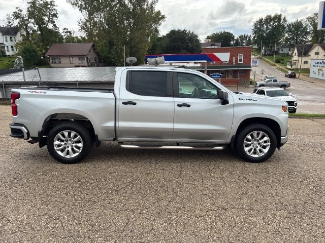 Used 2021 SILVER ICE METALLIC Chevrolet Custom image 9