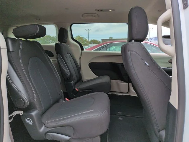 Used 2024 White Chrysler LX image 23
