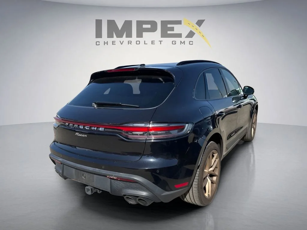 Used 2023  Porsche  image 3
