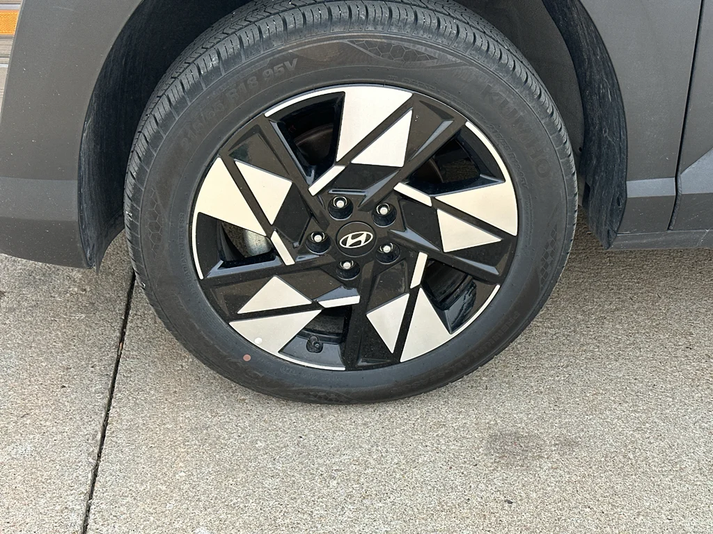 Used 2025 Cyber Gray Metallic Hyundai SEL image 3