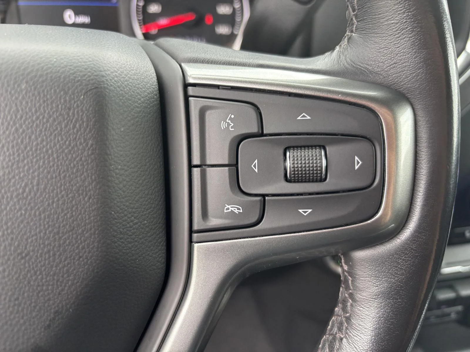 Used 2021 SUMMIT WHITE Chevrolet RST image 21