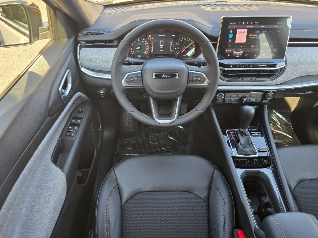 New 2026 White Jeep Latitude image 29