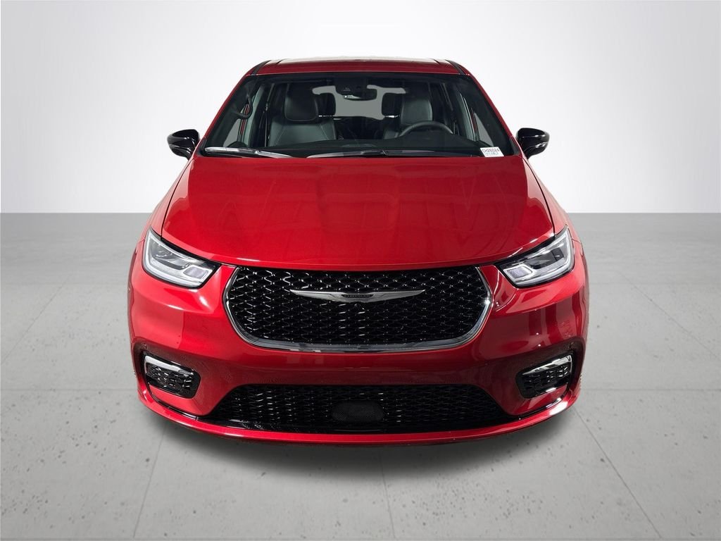 New 2026 Red Hot Pearl-Coat Exterior Paint Chrysler Select image 3