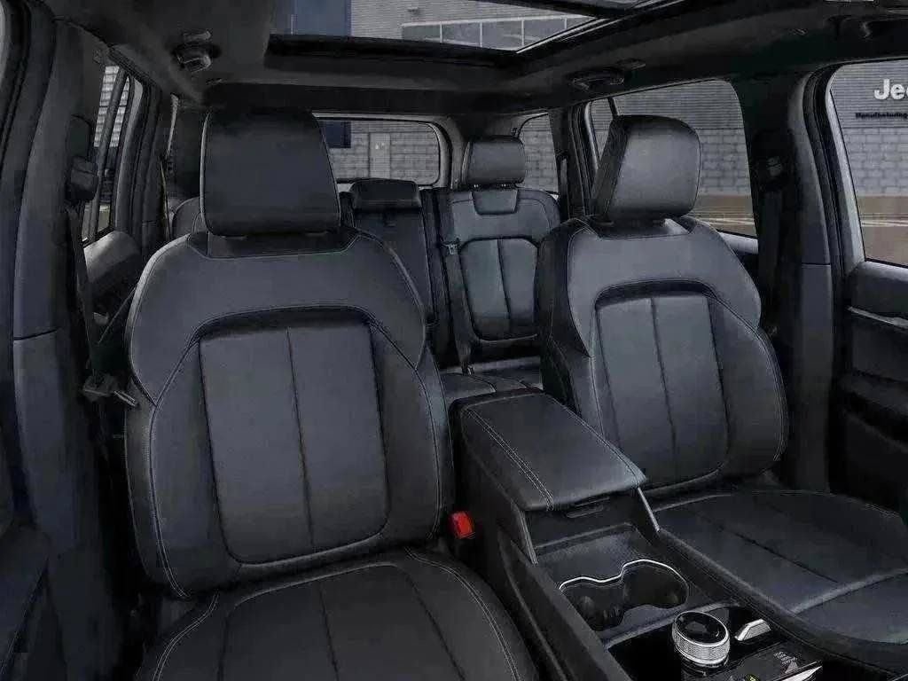 New 2026 Bright White Clear-Coat Exterior Paint Jeep Limited image 15
